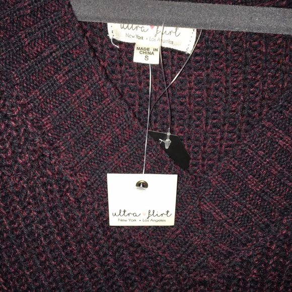 Sweater with collegiate appeal. S,M - Picture 3 of 4